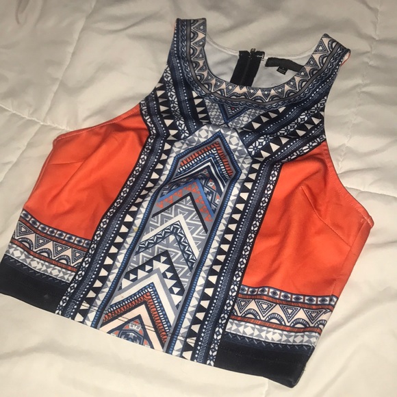 Beautiful designed crop top. - Picture 2 of 4
